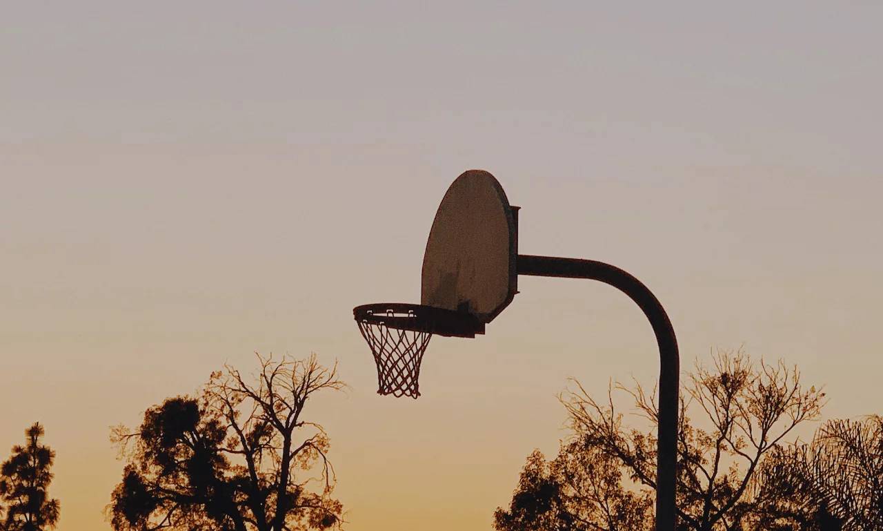 Transforma tu hogar en una zona de juego de baloncesto arcade con Just Hoops VR